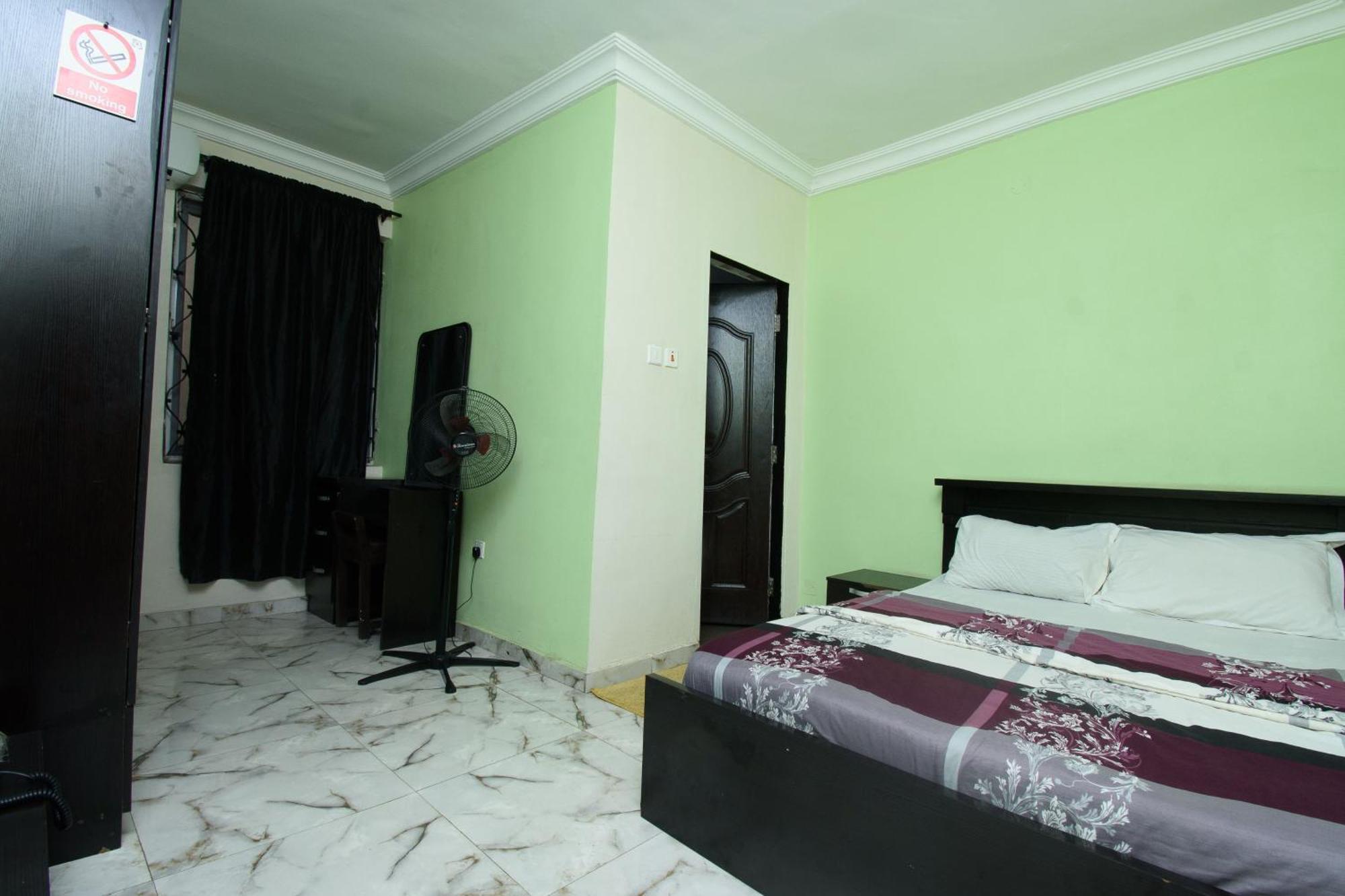 D'Tavern Apartment Ибадан Екстериор снимка
