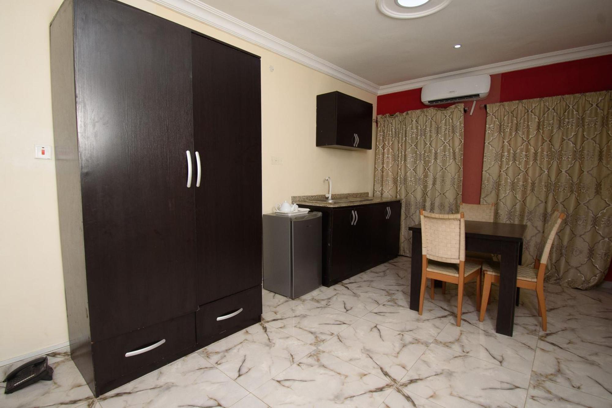 D'Tavern Apartment Ибадан Екстериор снимка