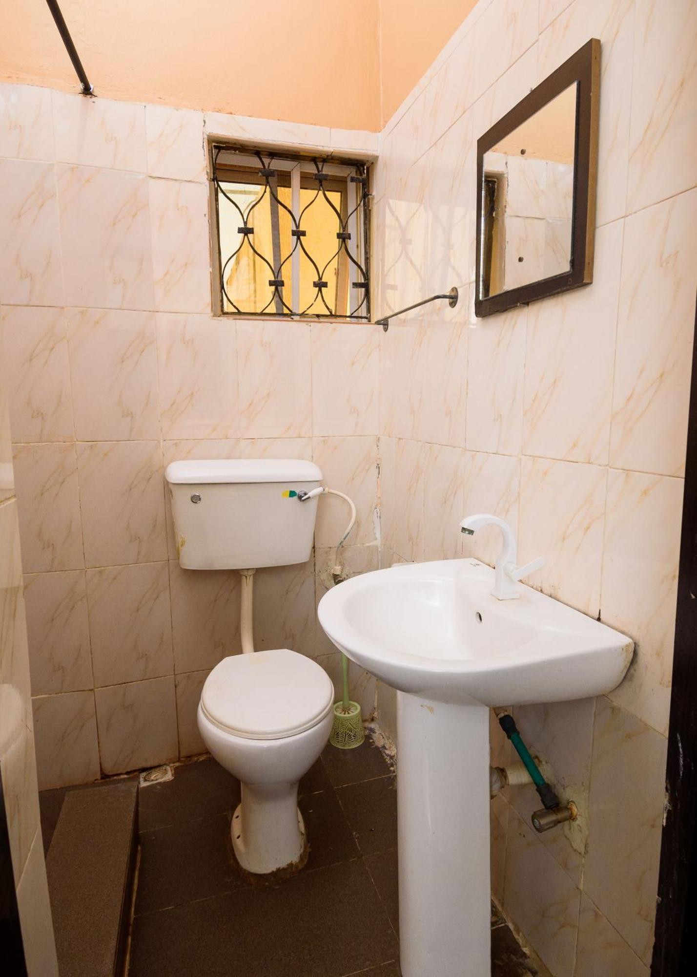 D'Tavern Apartment Ибадан Екстериор снимка