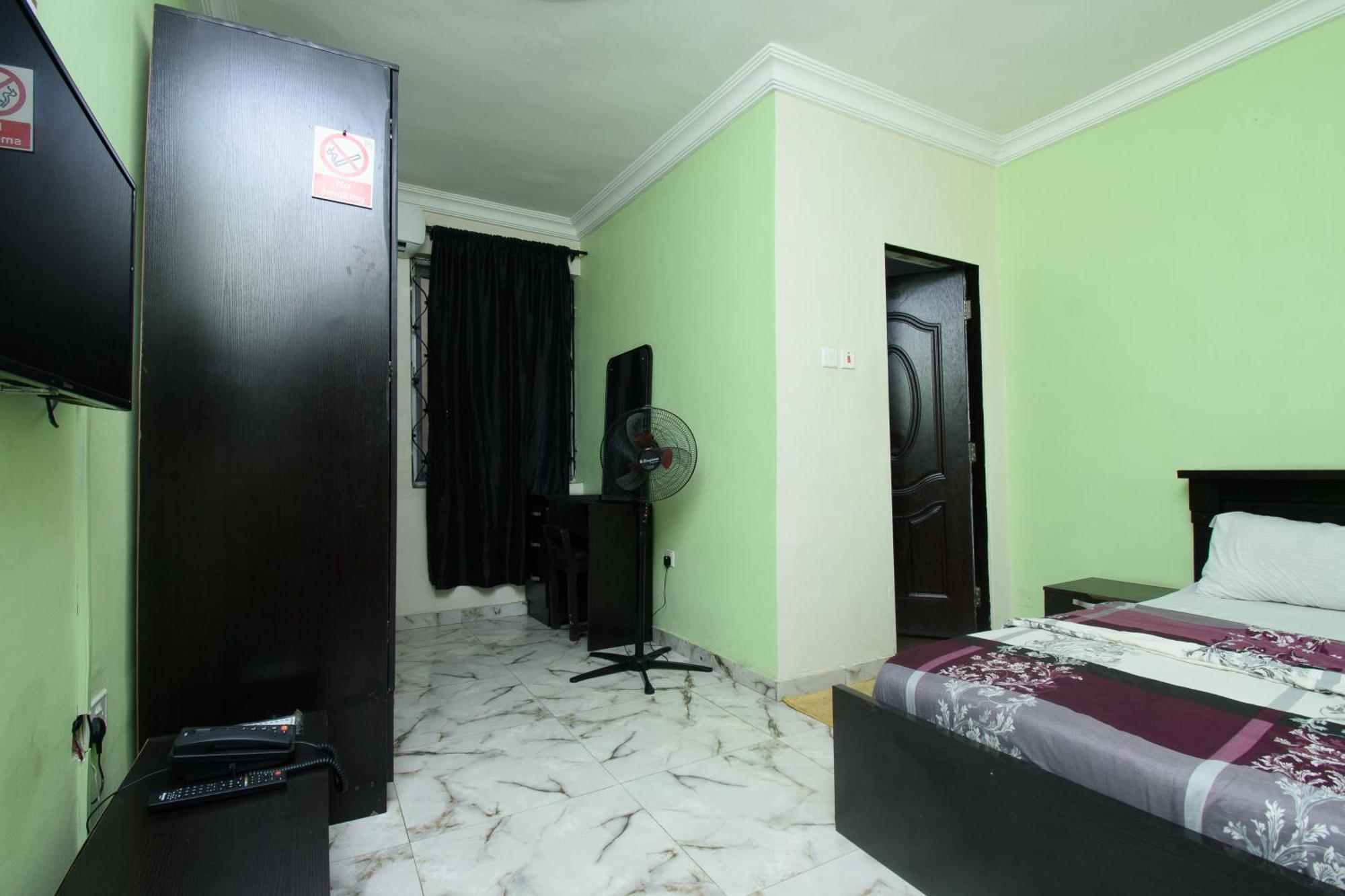 D'Tavern Apartment Ибадан Екстериор снимка