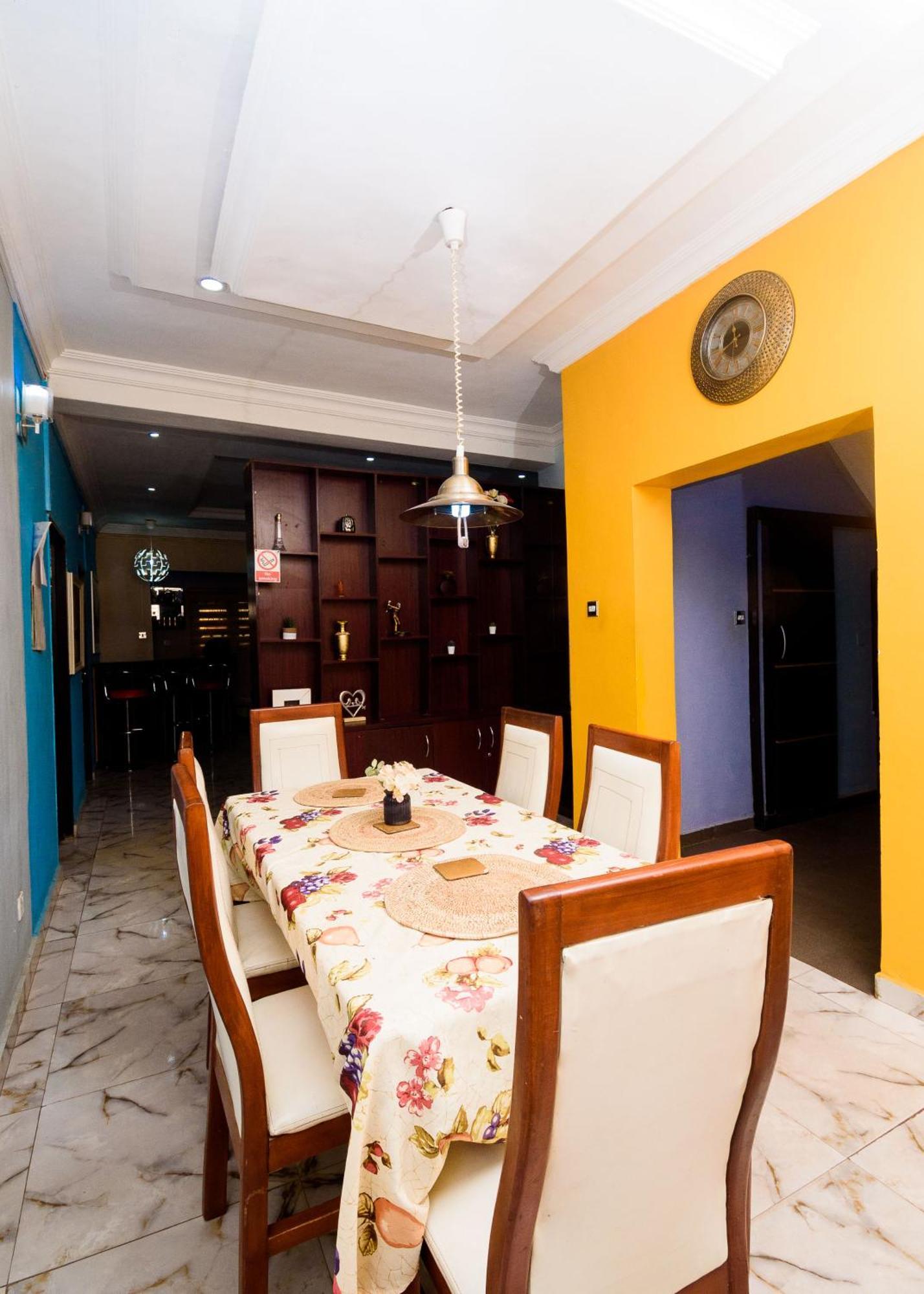 D'Tavern Apartment Ибадан Екстериор снимка